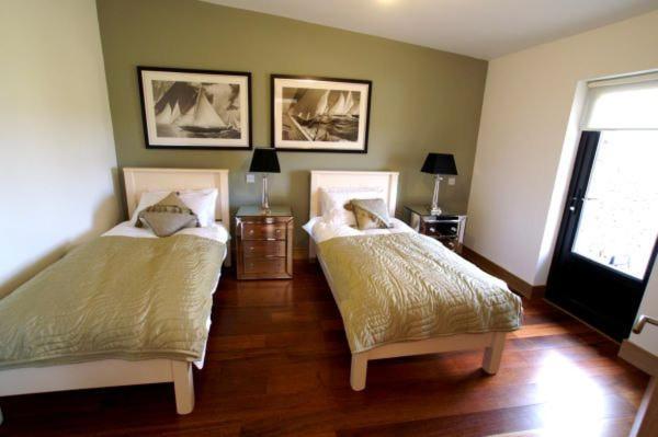 Ostan Gweedore Deluxe Apartments บันเบก ภายนอก รูปภาพ